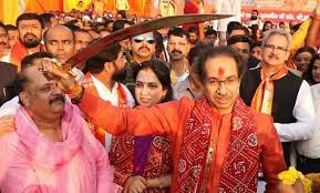 Udhav Thackarey visits Ayodhya, bats for Ram temple again
