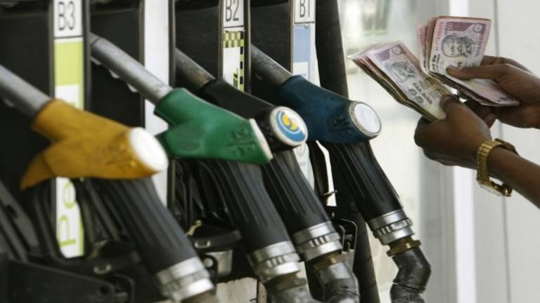 Petrol,Diesel price is expected to fall as crude oil closes to $95 per barrel