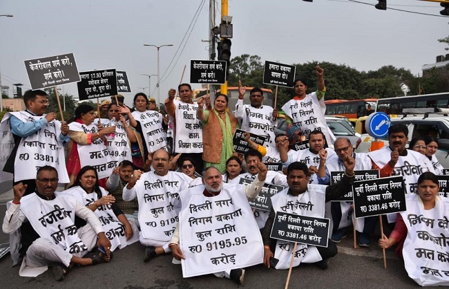 BJP councilors take out protest march against Kejriwal govt