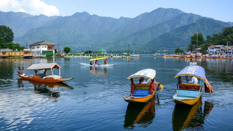 Amazon India announces to open 1st floating store in Dal lake