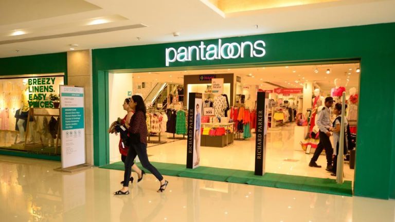 Pantaloons sacks 25 of its employees for singing national anthem, #BoycottPantaloons is trending on social media platforms