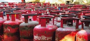 Commercial gas cylinders costlier by ₹7