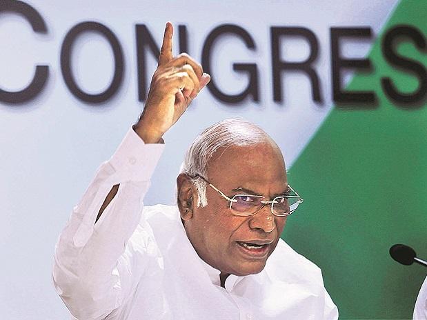 Cong delegation led by Kharge meets President