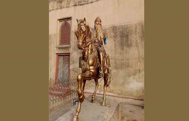 Maharaja Ranjit Singh statue vandalized in Lahore