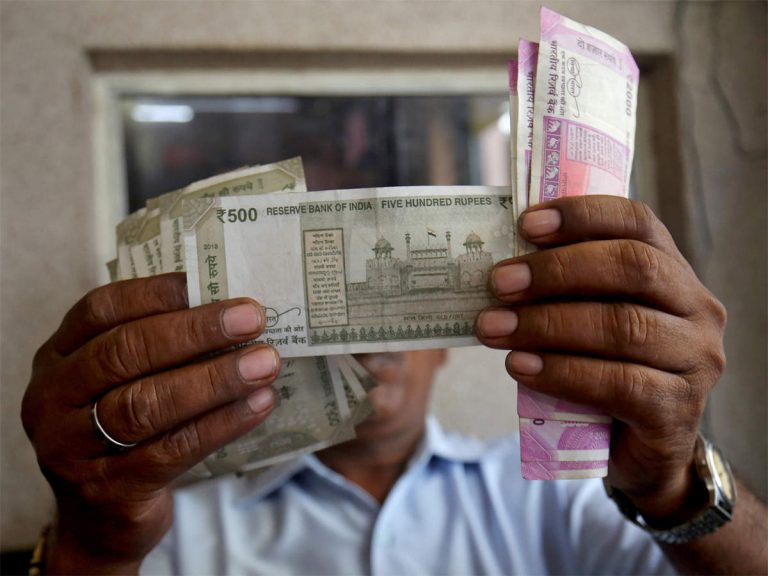 Rupee falls 7 paise to an all-time low of 80 against the US dollar