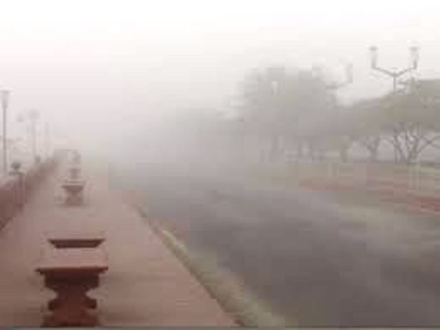 Dense fog cripples normal life in UP, DM Lko  changes schools hrs till class 8