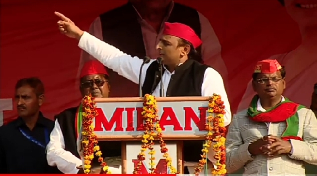 Akhilesh refutes rumours of fallout with Cong