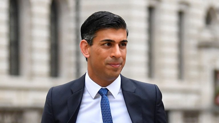 London: The Rishi Sunak govt warns lawyers helping illegal immigrants to enter in UK