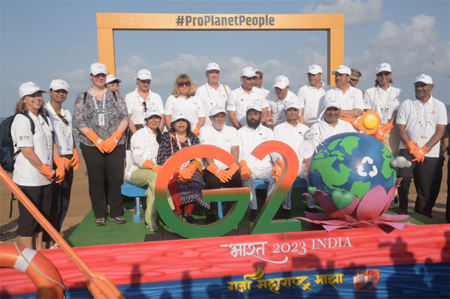 CM Shinde, representatives of G-20 Council participate in cleaning drive of Juhu Chowpatty