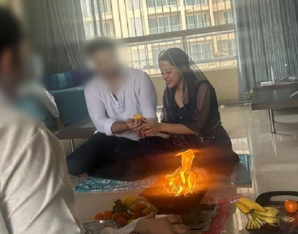 Urfi Javed got engaged? Pictures with mystery man go viral