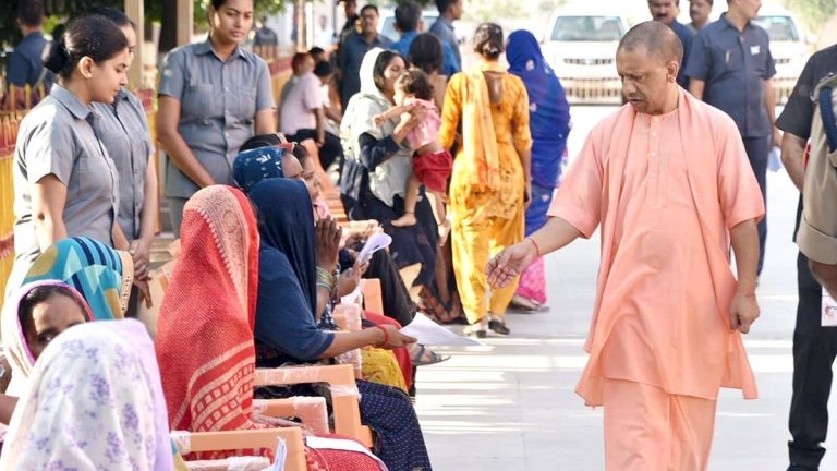 Yogi continues to hold ‘Janata Darshan’ in Gorakhpur