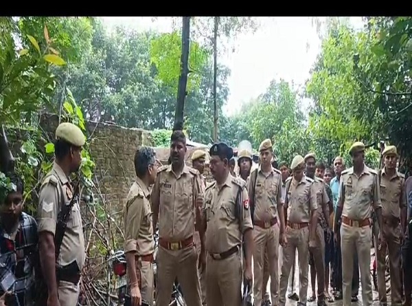 Deoria massacre:(Update) Mob kills 5 of family including 3 children after murder of one  over land dispute, Police arrest one accused