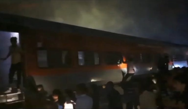 UP: Fire breaks out in bogie of Vaishali Express, 19 passengers injured, 11 critical, 2nd incident in 12 hrs