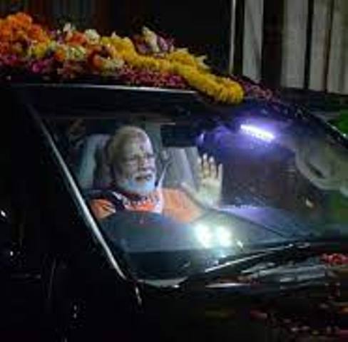 PM Modi offers prayers at Shri Krishna Janmabhoomi Temple