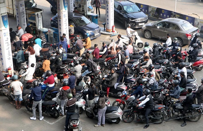 Central govt reduces petrol-diesel prices ahead of Lok Sabha polls
