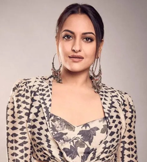 Attachment warrant issued against 3 people including manager of actor Sonakshi Sinha