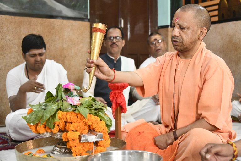 CM Yogi performs ‘Rudrabhishek’, also feeds cows in Gorakhpur