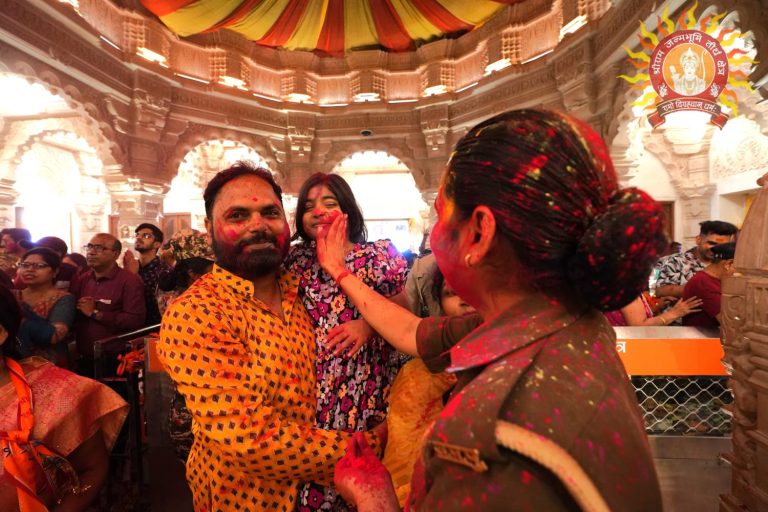 After 495 yrs, Shri Ram devotees play Holi with ‘smiling’ Ram Lalla in Ayodhya ( Watch in pics)