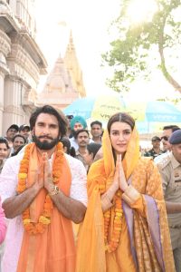 Bollywood actors Ranveer Singh, Kriti Sanon offer prayer at Kashi Vishwanath temple