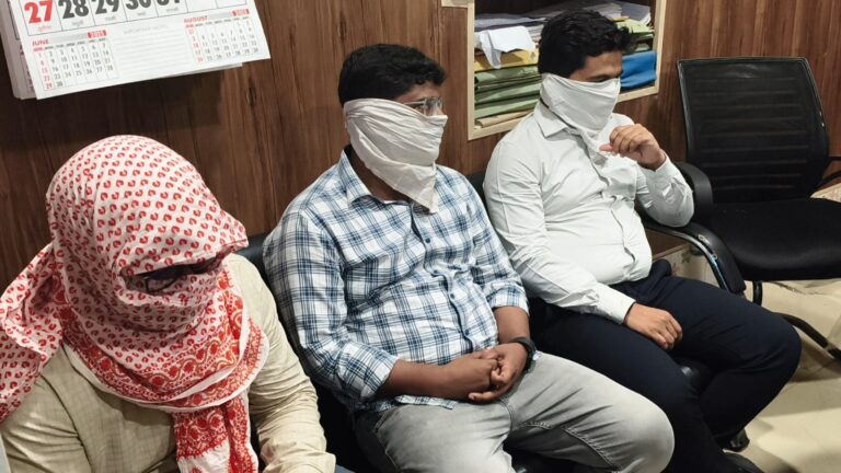 Varanasi: 3 VDA employees caught pants down while taking bribe