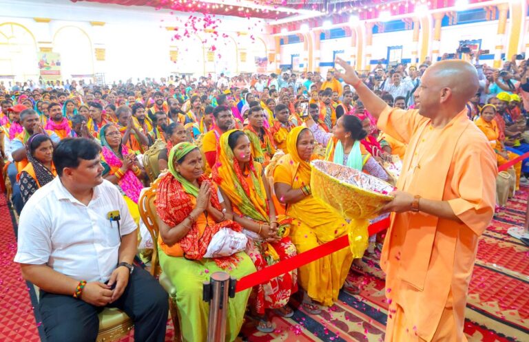 Now no one will be able to exploit ‘safai mitras’, ₹ 16k to 20k will go directly into their accounts: CM Yogi