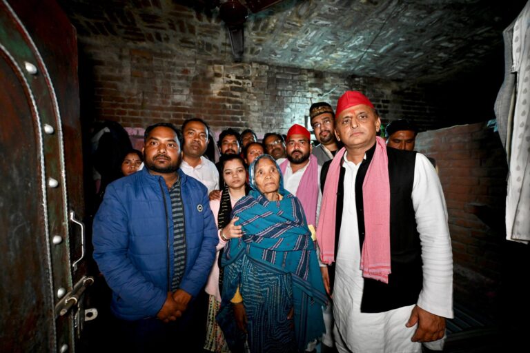 Akhilesh Yadav visits deceased Lekhpal’s home, meets mother, sister, “भाजपा जाए तो जीवन बच जाए”, writes SP chief