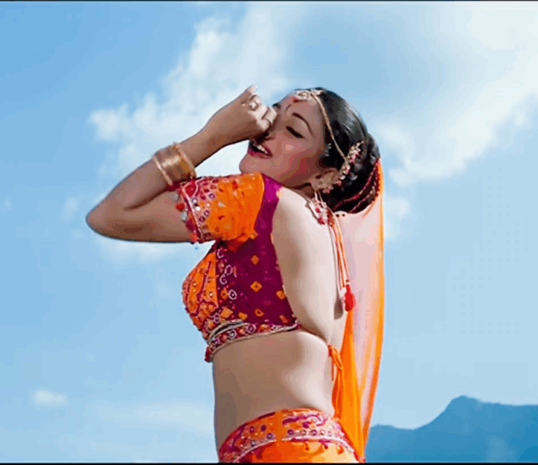 Madhuri Dixit 3 hours ‘late entry’ at her Canada tour sets social media on fire