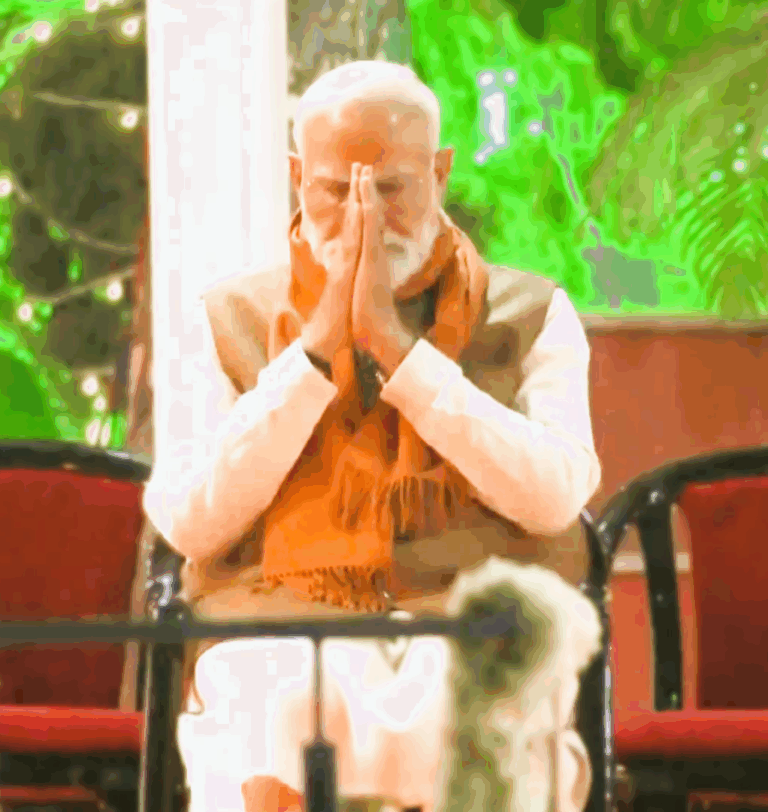 PM Modi worships at Brahma Sarovar, participates in the evening ‘aarti’