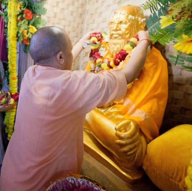 CM Yogi pays tribute to Satua Baba on his 13th death anniversary in Varanasi