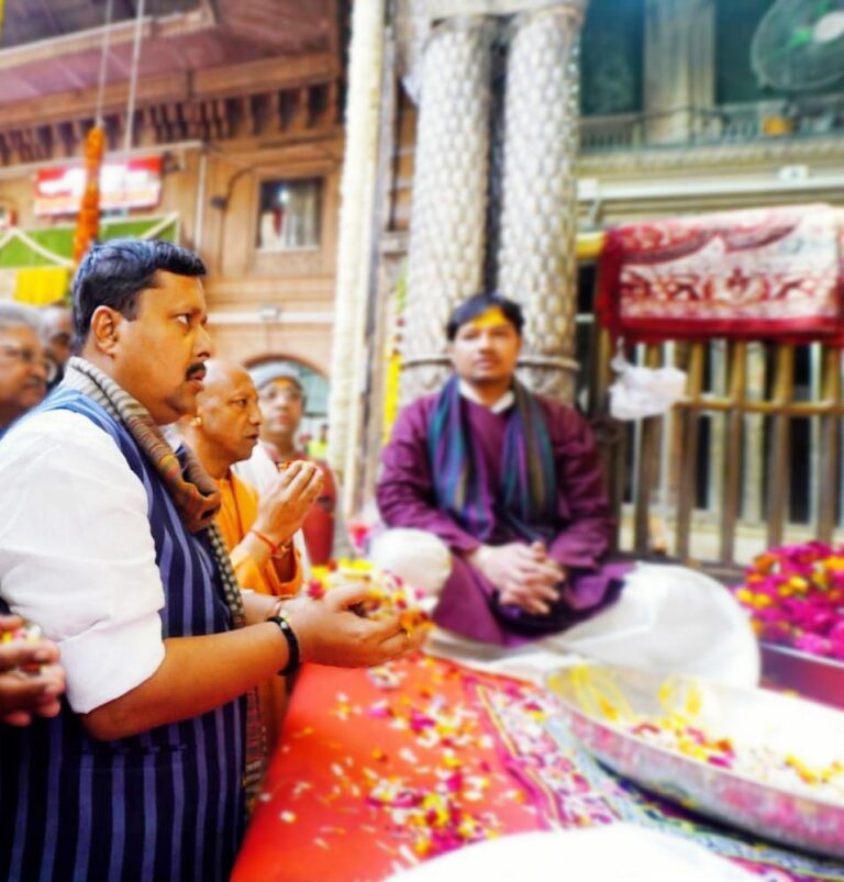 BJP chief Nitin Nabin, CM Yogi offer worship at Banke Bihari temple in Mathura