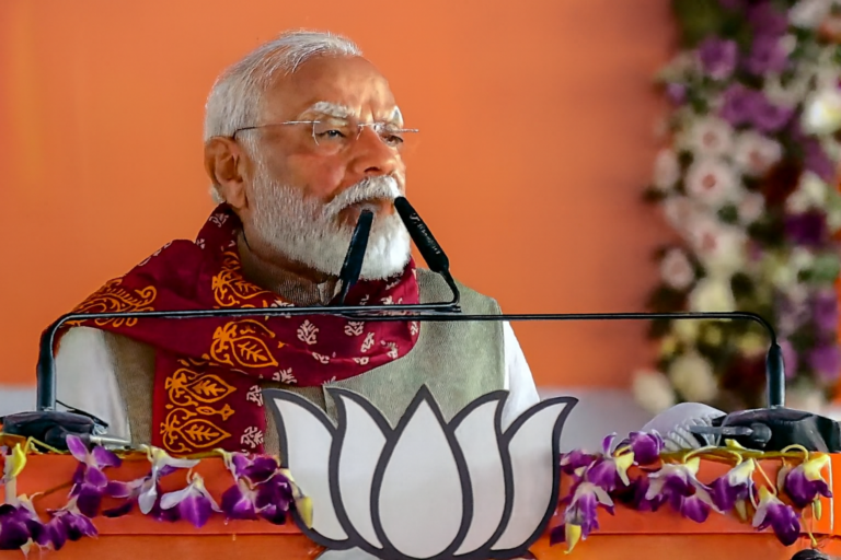Modi roars ” Paltano Dorkar, Chaai BJP Sarkor” slogan in West Bengal public rally, vows to oust Maha Jungal Raj govt of TMC