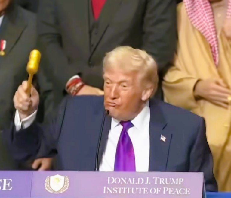 📢 From 50% to 10%: Trump’s India tariff slide 🤑💴