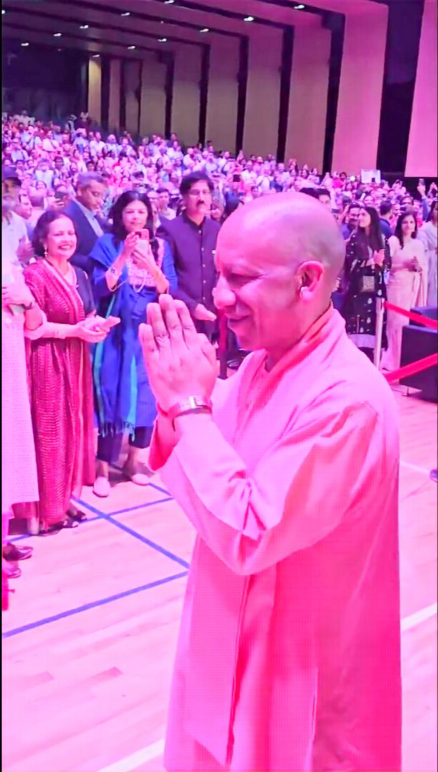 Indian Diaspora chants “Yogi, Yogi” in Singapore